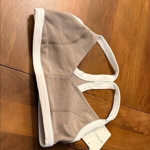🤸🏻🤸🏻🤸🏻Beyond Yoga Space Dye Taupe and White Racerback Bralette!